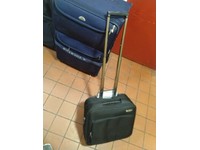 suitcases for sale olx